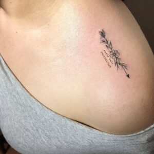 Delicate-girly-tattoo-on-the-shoulder