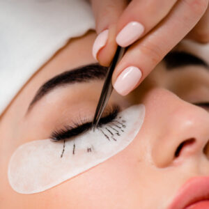 eyelash-extensions-beauty-salon-training-marking_88340-296